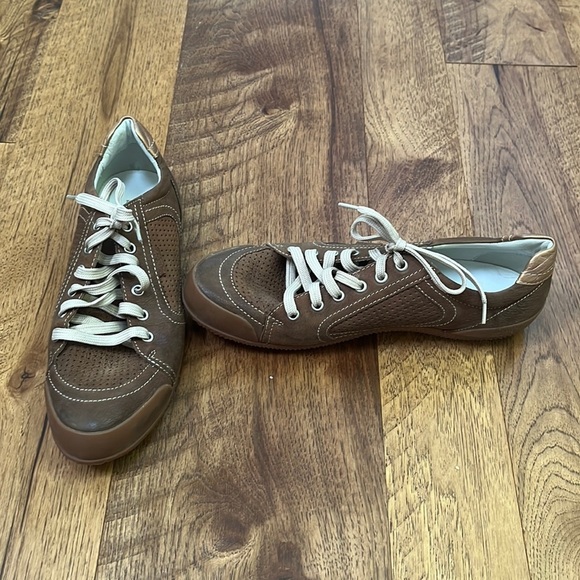 Geox Respira Woman’s Brown Sneakers Size 41 - Picture 1 of 7
